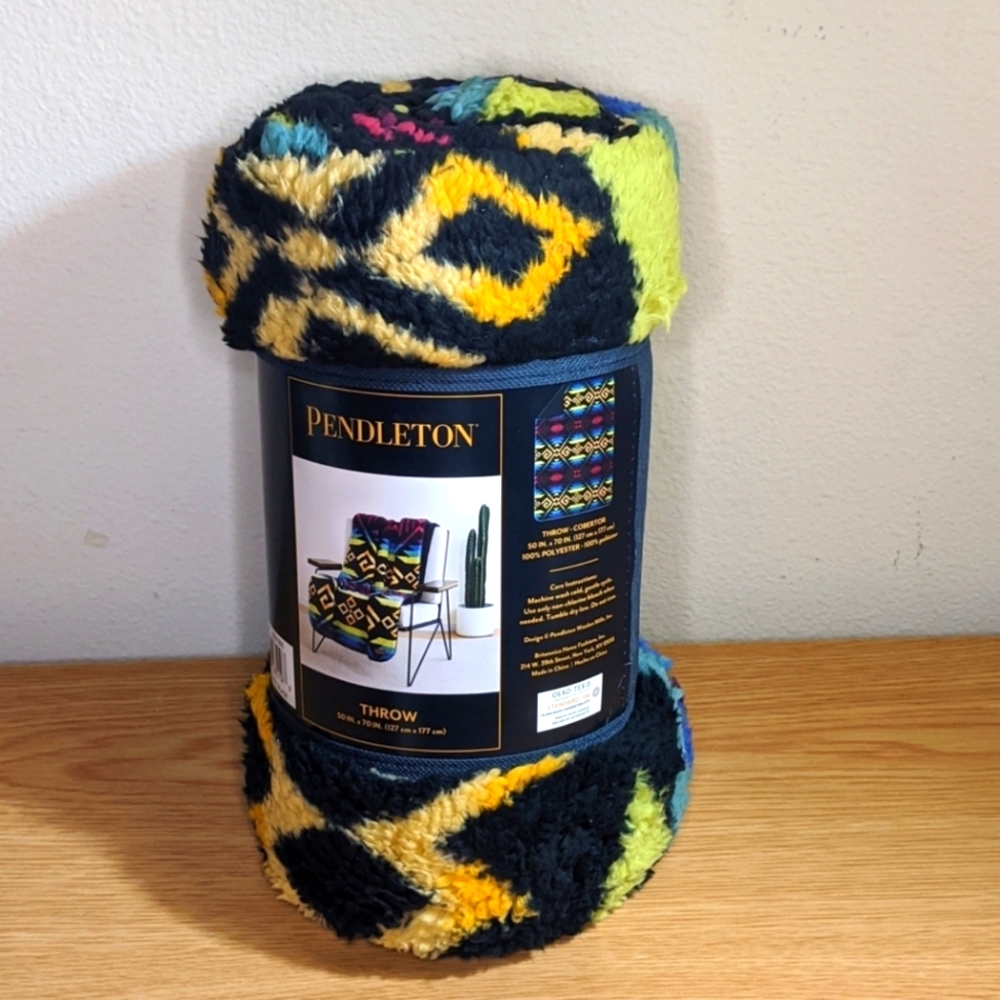 NEW Pendleton Sherpa Fleece Throw